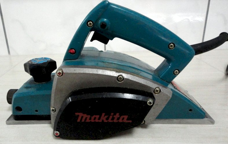 PLAINA MANUAL MAKITA