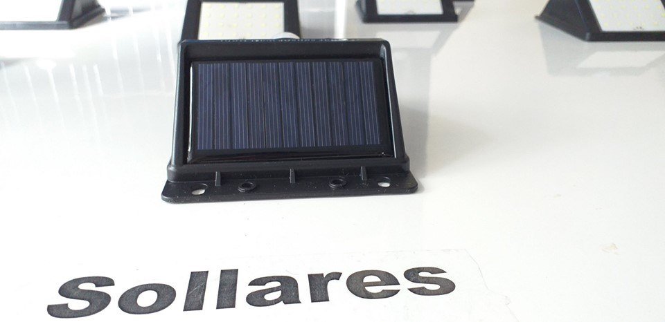 Luminária Solar 30 Led com Sensor De Presença automático 